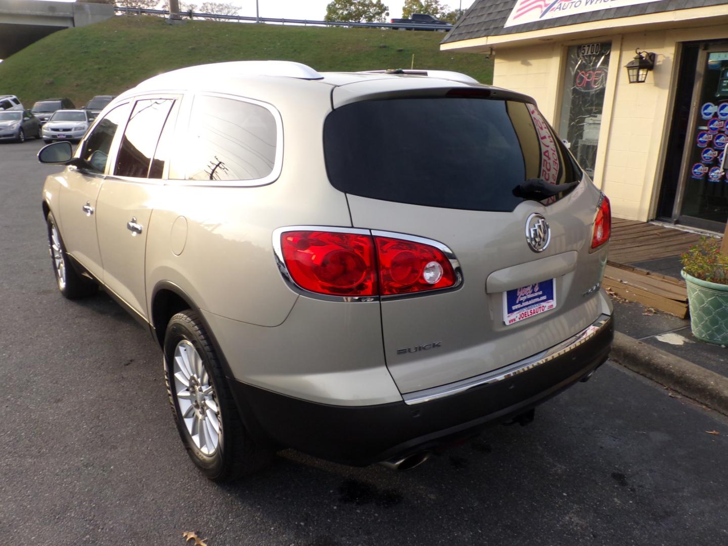 2011 Gold Buick Enclave CXL-1 FWD (5GAKRBED3BJ) with an 3.6L V6 DOHC 24V engine, 6-Speed Automatic Overdrive transmission, located at 5700 Curlew Drive, Norfolk, VA, 23502, (757) 455-6330, 36.841885, -76.209412 - Photo#13